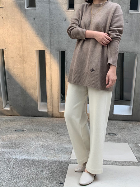 この冬は ニット パンツ のリラクシーコーデで決まり Elle Shop Shop Blog エル ショップ