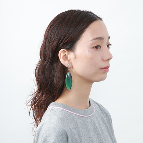 素材感とモチーフで魅せるコスチュームジュエリー