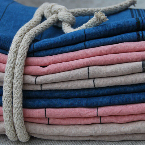 北フランスの織物の町、アルマンティエールで製造される高品質なテーブルリネンのブランド