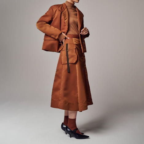 "余白"を生むミディ丈が旬。秋を引き寄せるスカートコレクション。