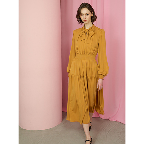 美しい秋が動き出す。まとうほどにドラマが生まれるドレス