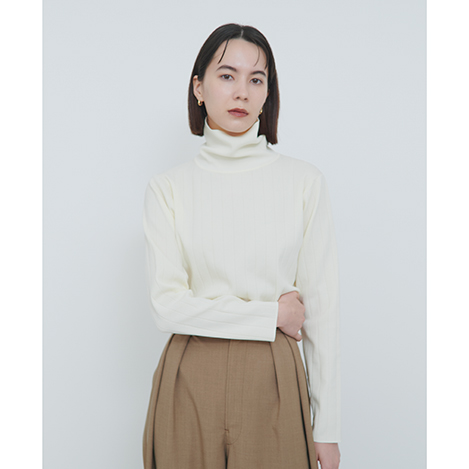 ケアも着心地もストレスフリーに“1枚は持っておきたいハイテクニット”