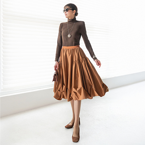 美しいラインを描く、新作スカート＆ワンピース