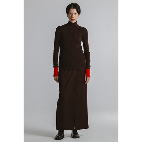 バイカラーデザインで主役級！個性が光る「チノ」ニットコレクション