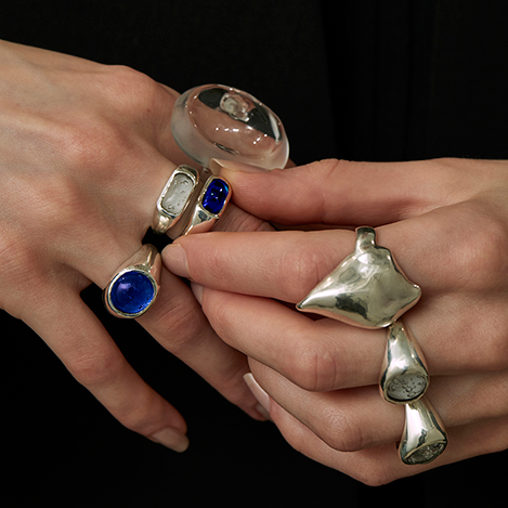 深海色が宿る「レム」のアミュレットリング