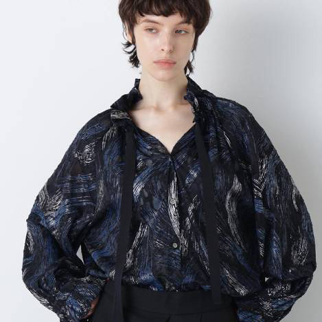 光の加減で立体的に輝くジャカード×箔プリントのアートシリーズ