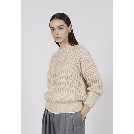 ニットブランド「バトナ―」ならではの上質な1着を纏って