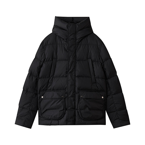 機能的で大人上品に纏える「ヘルノ」のアウター