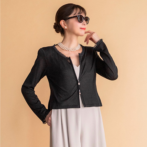 洗練と華やかさをまとう、洗えるエアリーカーディガン