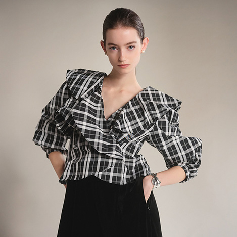 ホリデーに映える、シックな品格ブラウス＆ブラウス