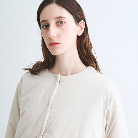 “春先まで羽織れる”ライトパファージャケットが登場！