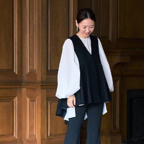 ＜CEREMONY OUTFITS＞VOL.2　フェミニンさとモード感が共存する360度美しいジレスタイル