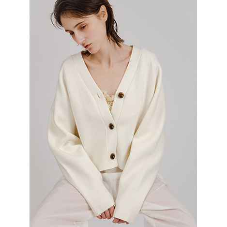 きれいめにもカジュアルにも寄り添う、上品な着回しアイテムをPICK UP！