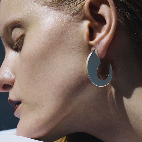 世代を超えて自分らしく「クイップ クエイント」のエッジィなピアス3選