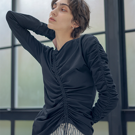 素肌に心地よく、シルエットは美しく