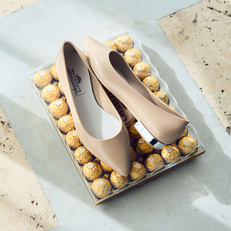 オケージョンでも活躍するきれいめレインシューズ