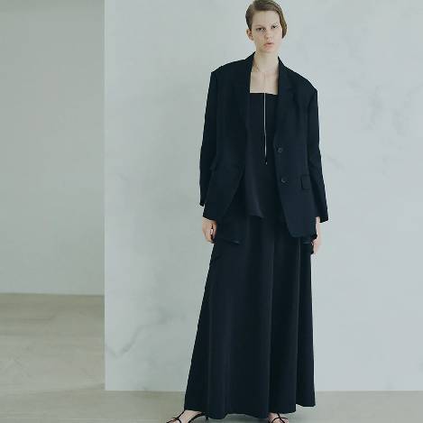 ＜PICK UP＞夏まで活躍する清涼感あるテーラードジャケット