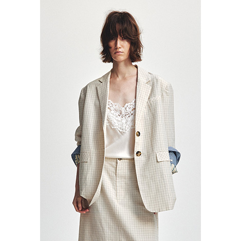 軽やかに羽織って、こなれ感をひとさじ。「ウーア」の春夏アウター