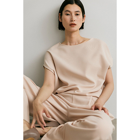 美しいドレープが導く、上質なダブルクロスシリーズのご紹介。