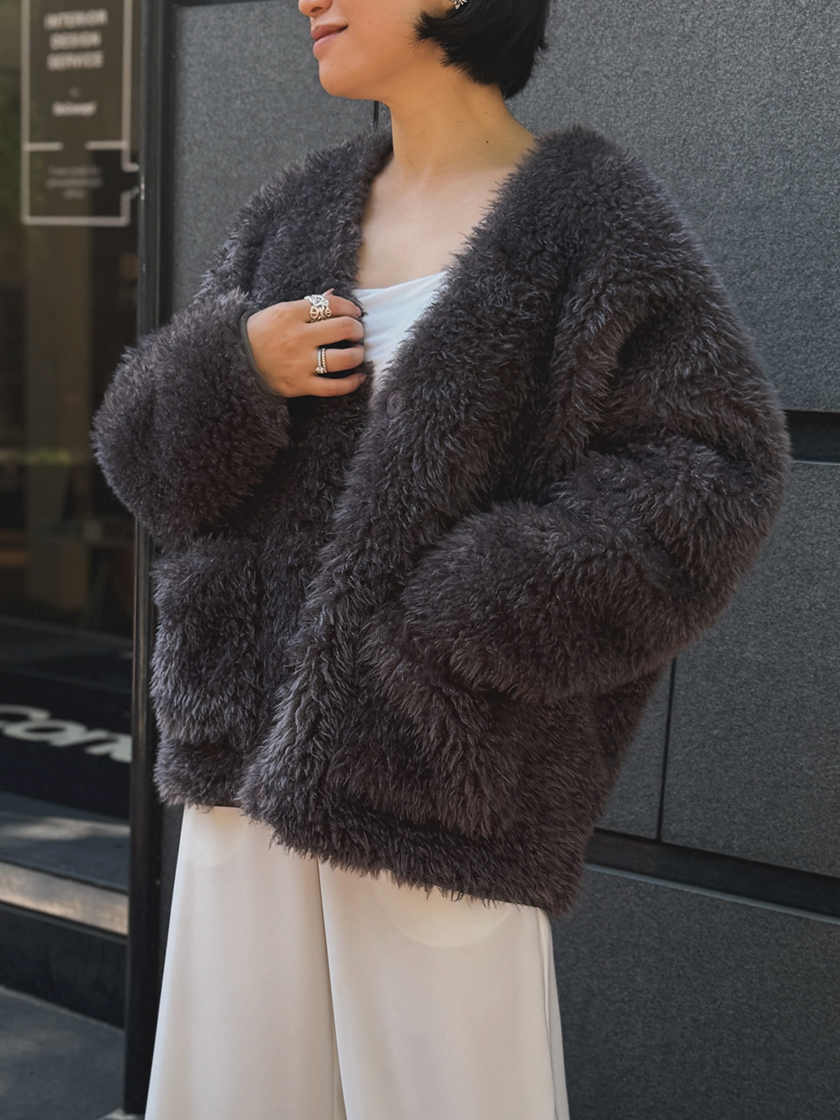 スニーカーで楽しむ上品な冬の着こなし