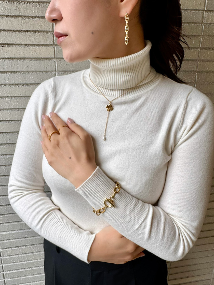 パリの空気を纏う、上質で洗練されたアクセサリー