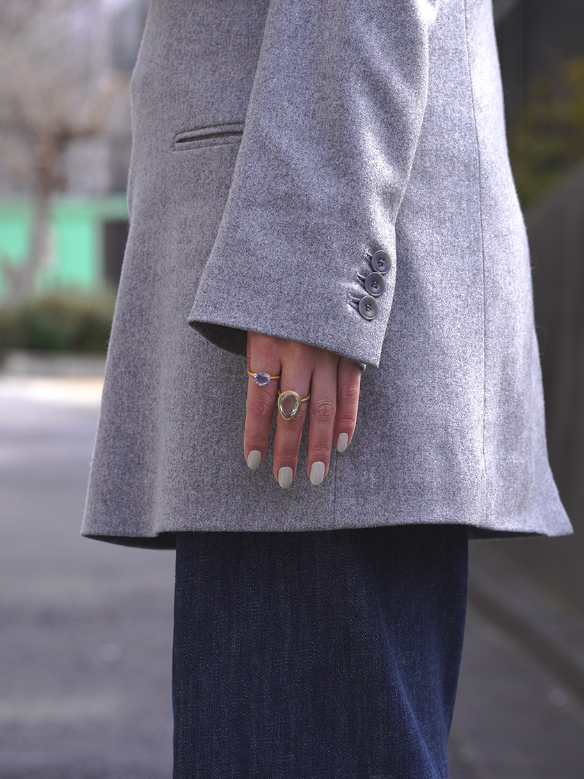 さりげなく効かせたカラーストーン