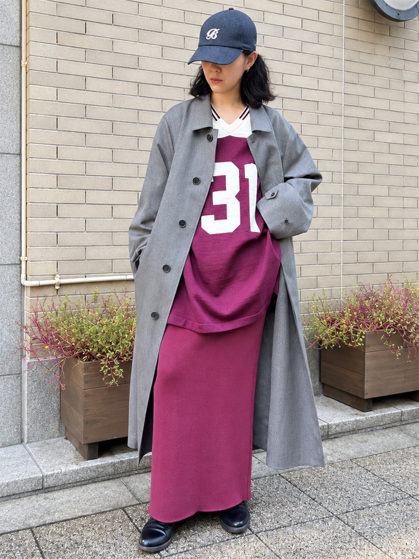 同じ色を重ねる、大人のレイヤードスタイル