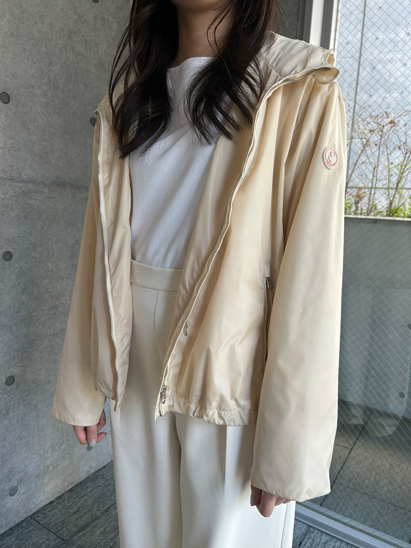 軽くてミニマルだから使いやすい春アウター