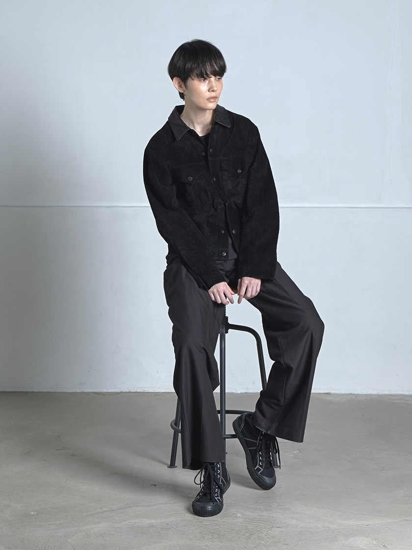 春を纏う。上質なレザーが魅せる、大人の洗練スタイル