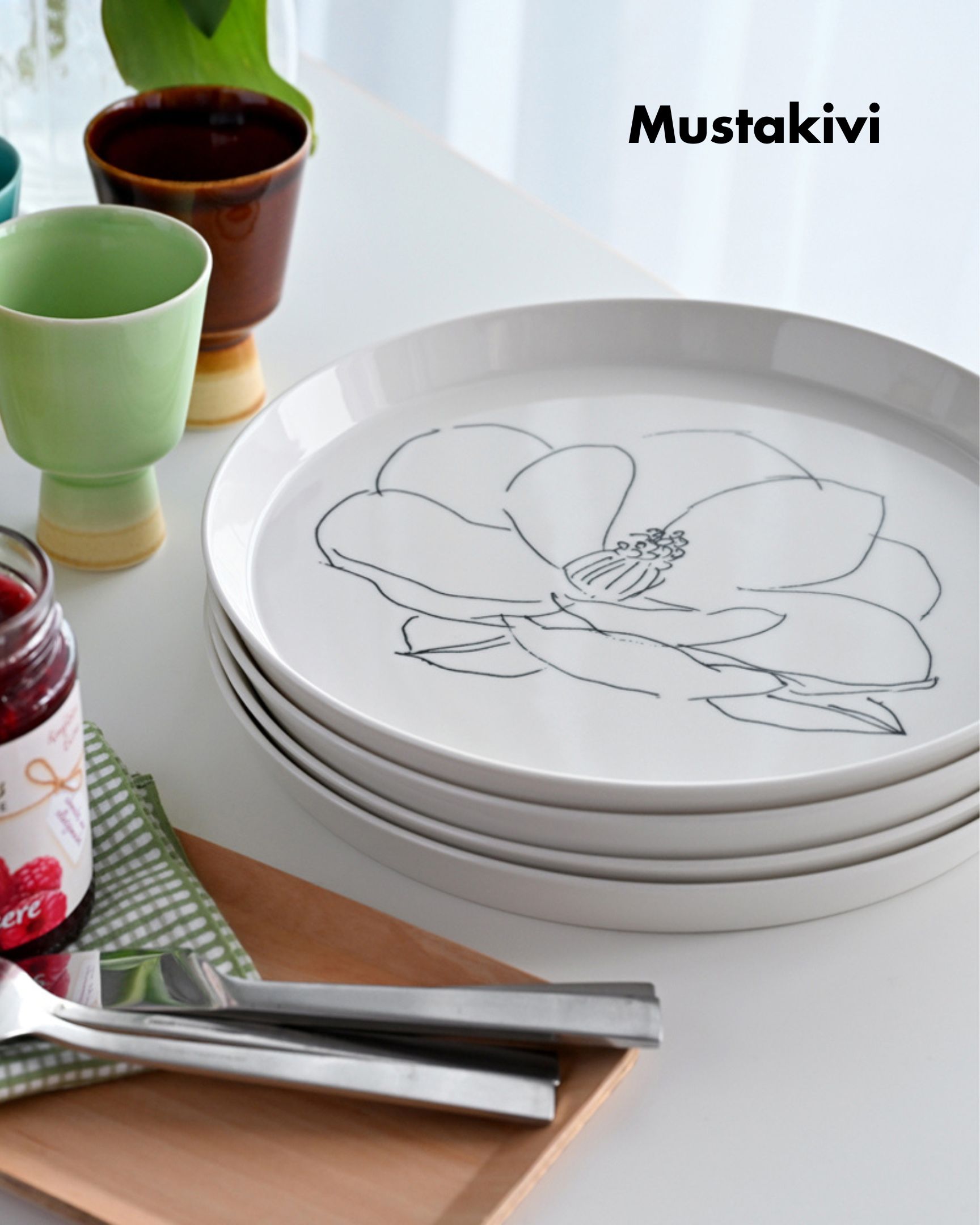 日本とフィンランドの情景。「ムスタキビ」のタイムレスな美しさ