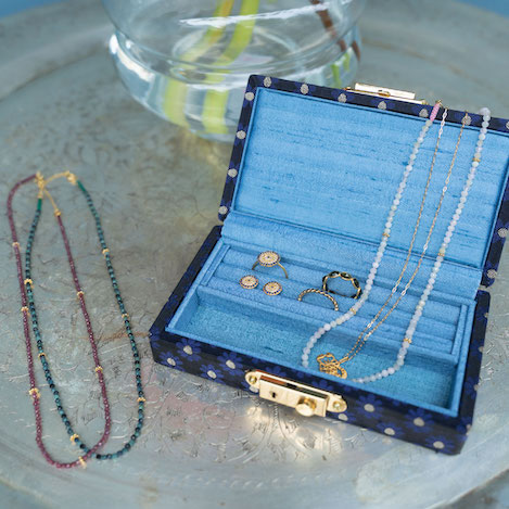 「ウパラ」のきらめく天然石ジュエリー