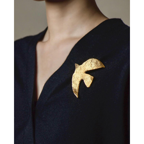 上質な24金コーティングのハンドメイドブローチ