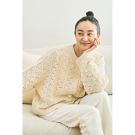 うっとりするような美しい透かし編み　ベストとカーディガンが登場