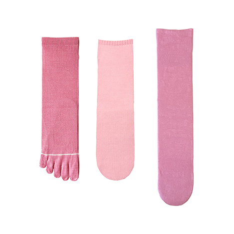 ピンク＆レッドカラーのソックスでハッピーに！