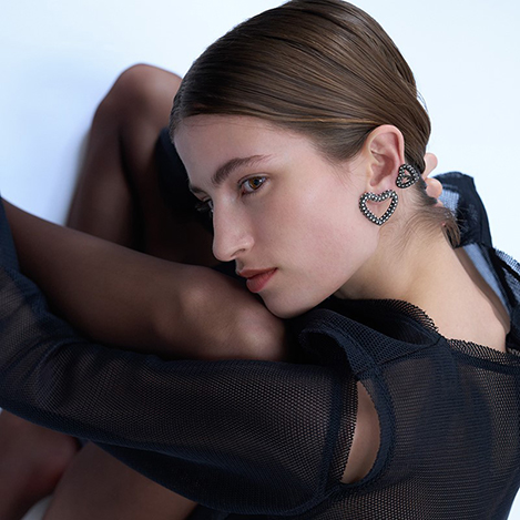 新鮮な表情を手に入れるモチーフジュエリー