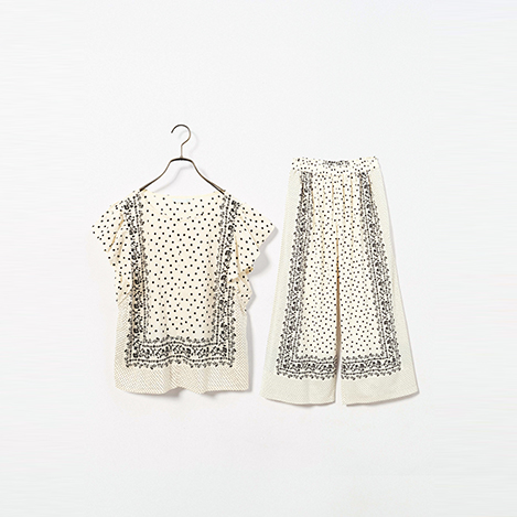 軽やかに過ごせるバンダナ柄