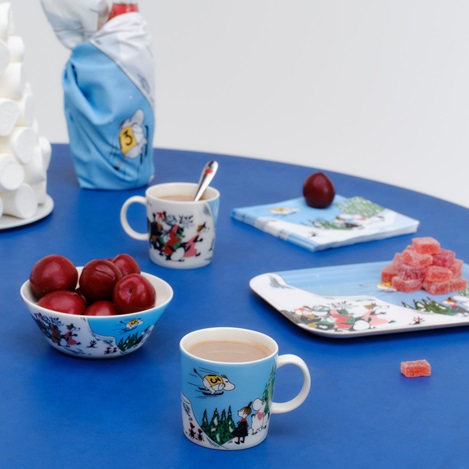 2024年限定デザイン！ スキージャンプを楽しむムーミンを描いたマグカップが登場