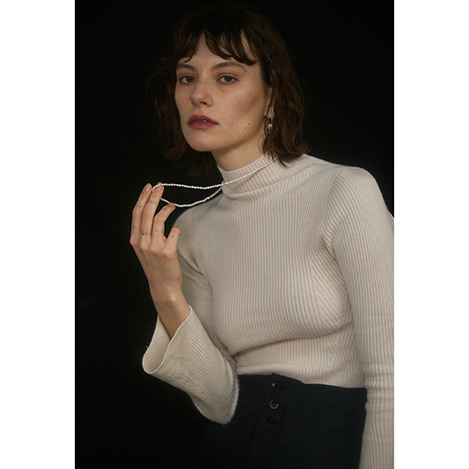 繊細なきらめきを放つ「レム」の淡水パールネックレス