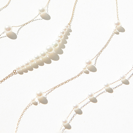 冬の装いにパールの輝きを