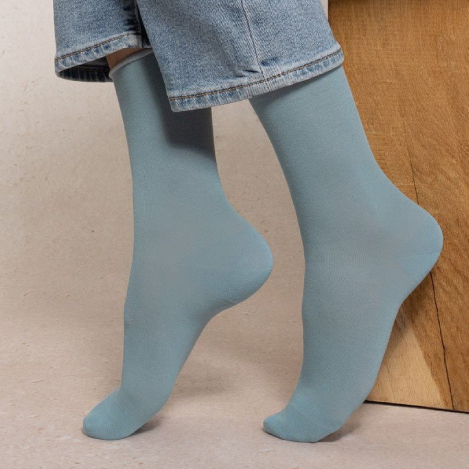 「ブルーフォレ」で足元を春にシフトして