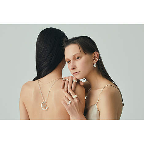 何気ない日常をモダンに輝かせるジュエリー。話題のブランド「エネイ」がNEWオープン