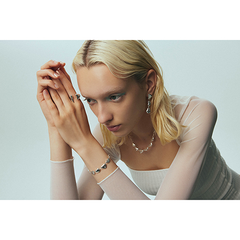 自分へ大切な人へ「エネイ」を贈る。心を解き放つ、洗練のジュエリーコレクション