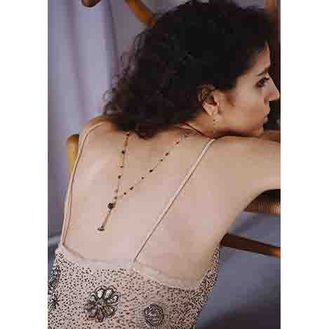 心踊るホリデーに天然石の輝きを。「ナチュラリ ジュエリ」が届ける冬のスタイリング