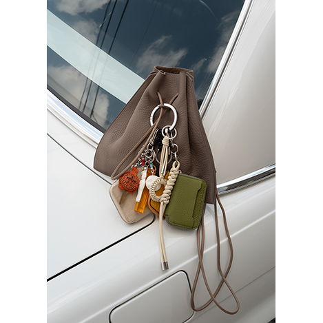 想像がつかないほどの使い勝手。プラスワンで個性が出る革小物ブランド「イッチ」