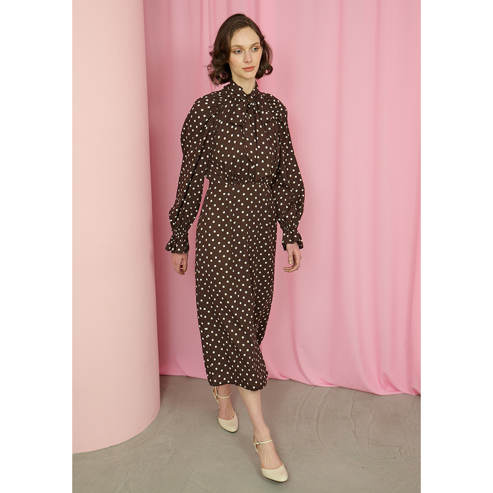 甘さとほろ苦さをまとう最旬ドレス。秋冬の華やぎを「コルコバード」の“クラシックショコラ”で