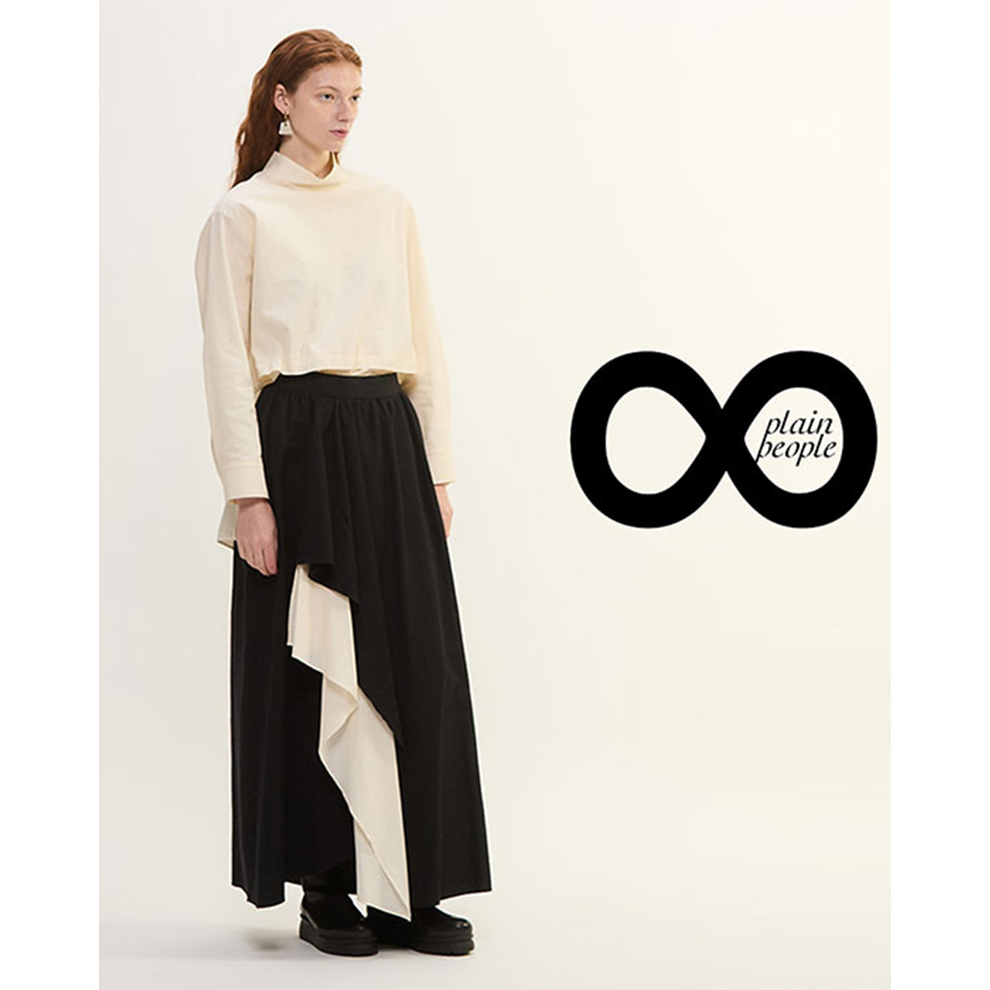 日常に溶け込む軽やかなモノトーン。「プレインピープル」の2025年秋冬コレクションに注目