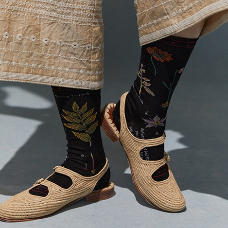 2026年春夏「アンティパスト」のレッグウェアが勢揃い