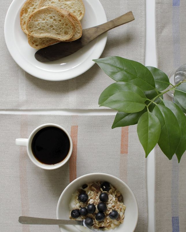 光と彩りで楽しむ、テーブルウェア