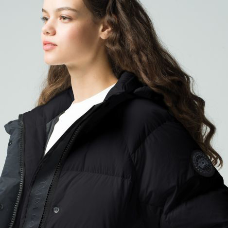 CANADA GOOSE - 冬を軽やかに纏う。重さに頼らない、新しいダウンの選び方。