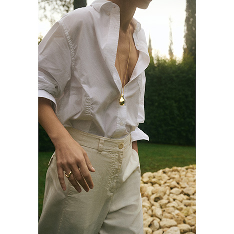 LIE STUDIO - ホリデーシーズンのリュクスなアクセント